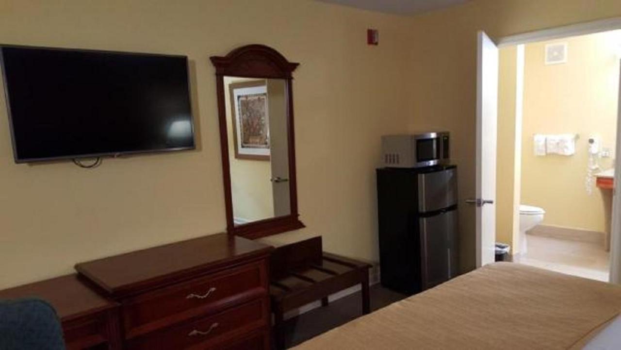 Loyalty Inn Hawkinsville Bagian luar foto
