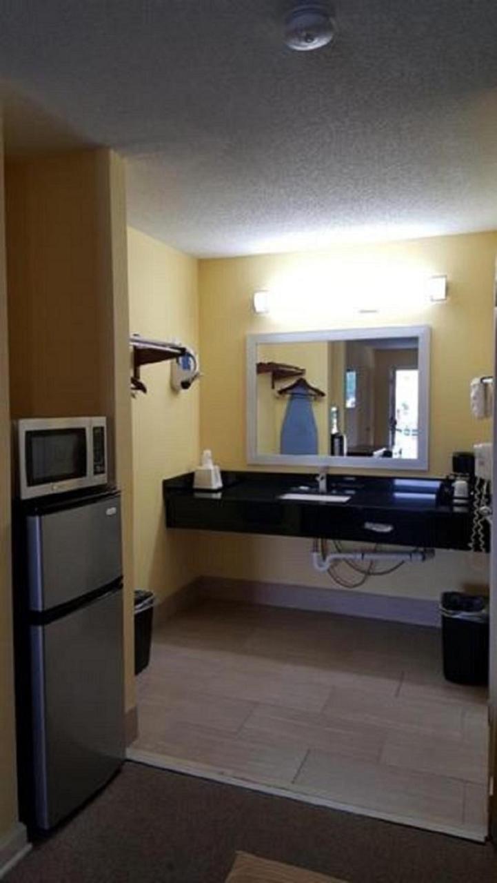 Loyalty Inn Hawkinsville Bagian luar foto