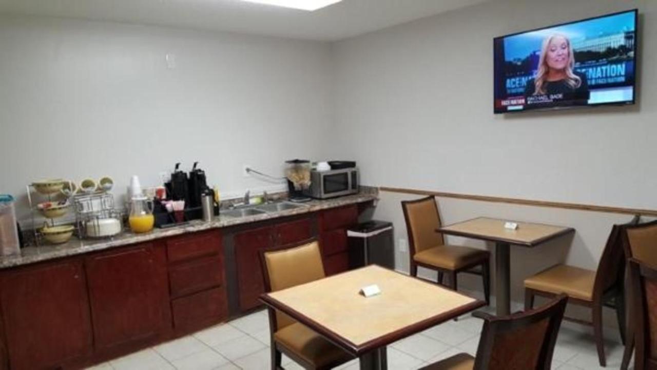 Loyalty Inn Hawkinsville Bagian luar foto