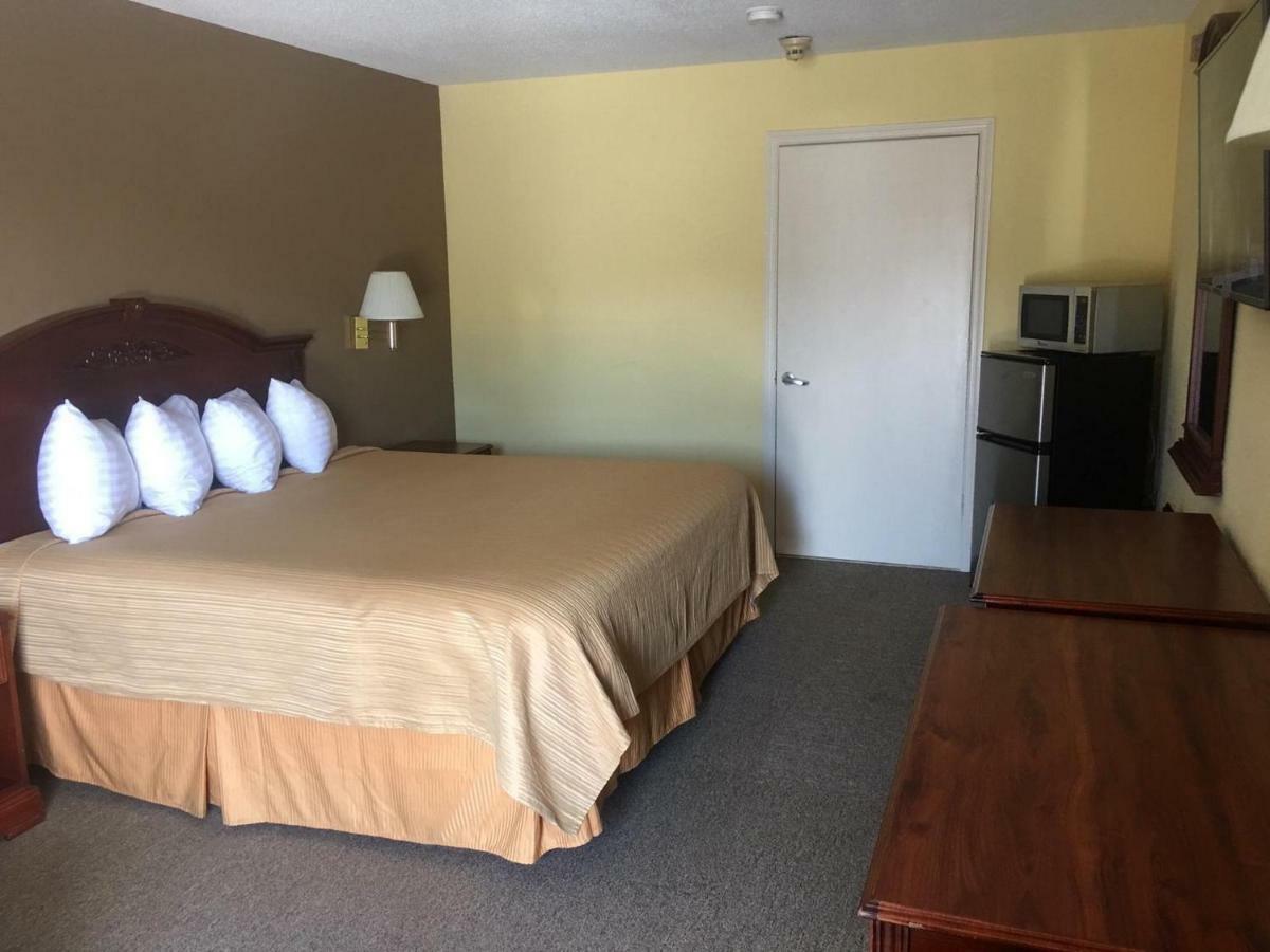 Loyalty Inn Hawkinsville Bagian luar foto