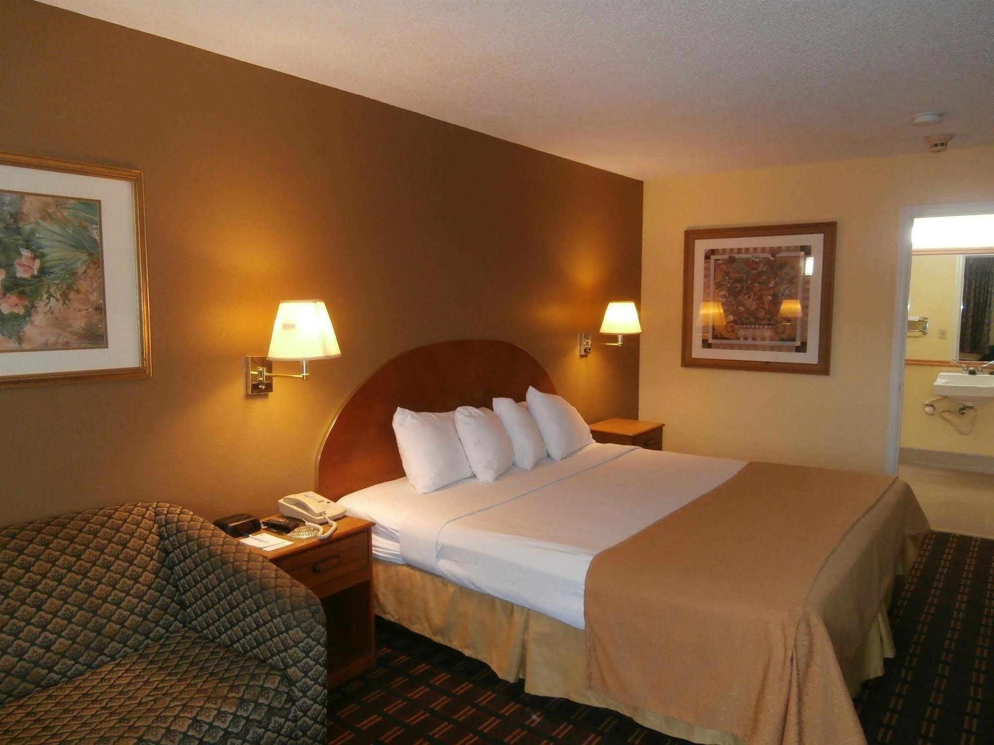Loyalty Inn Hawkinsville Bagian luar foto
