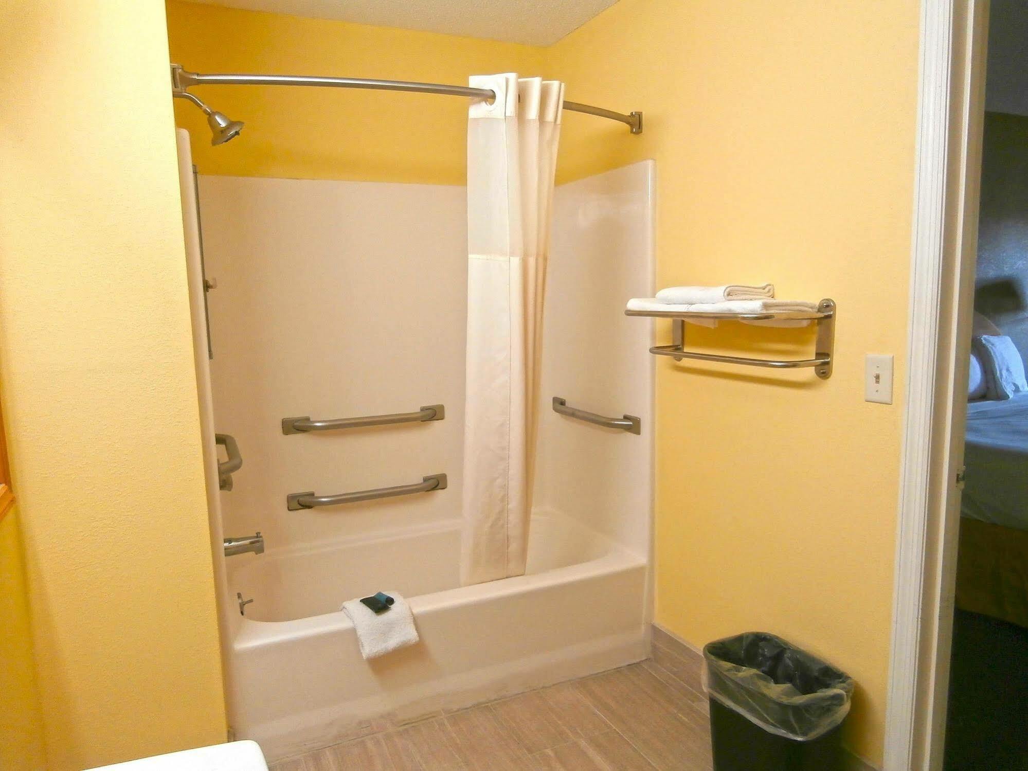 Loyalty Inn Hawkinsville Bagian luar foto