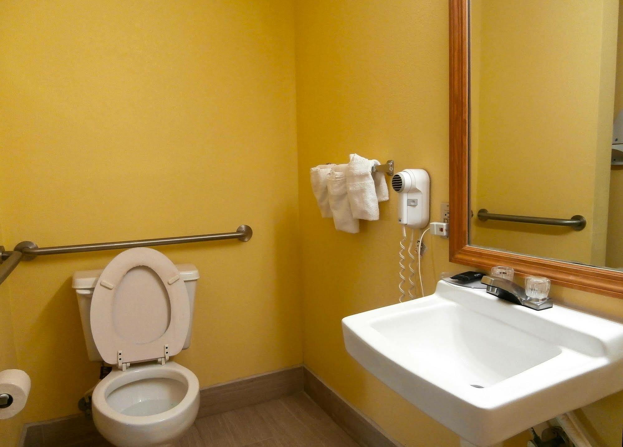 Loyalty Inn Hawkinsville Bagian luar foto