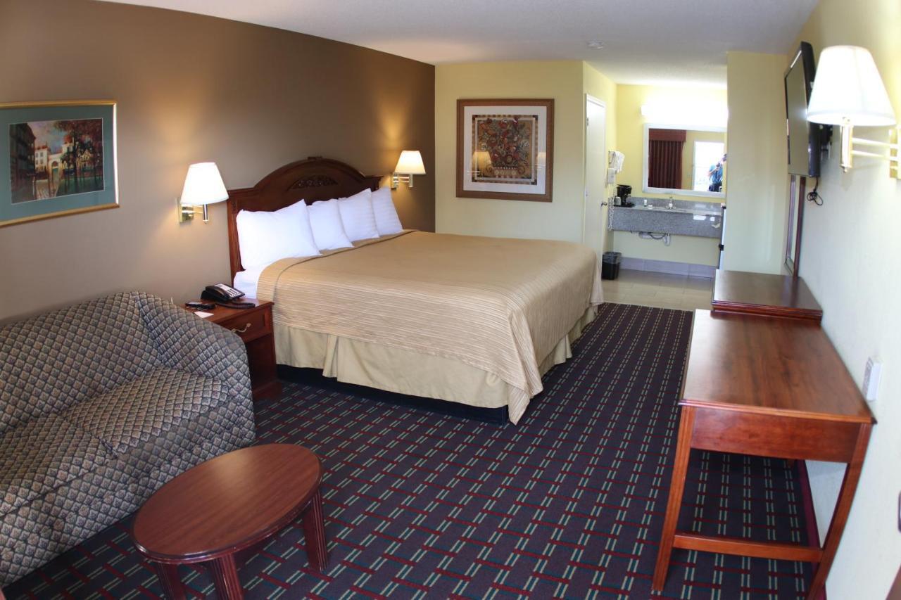 Loyalty Inn Hawkinsville Bagian luar foto
