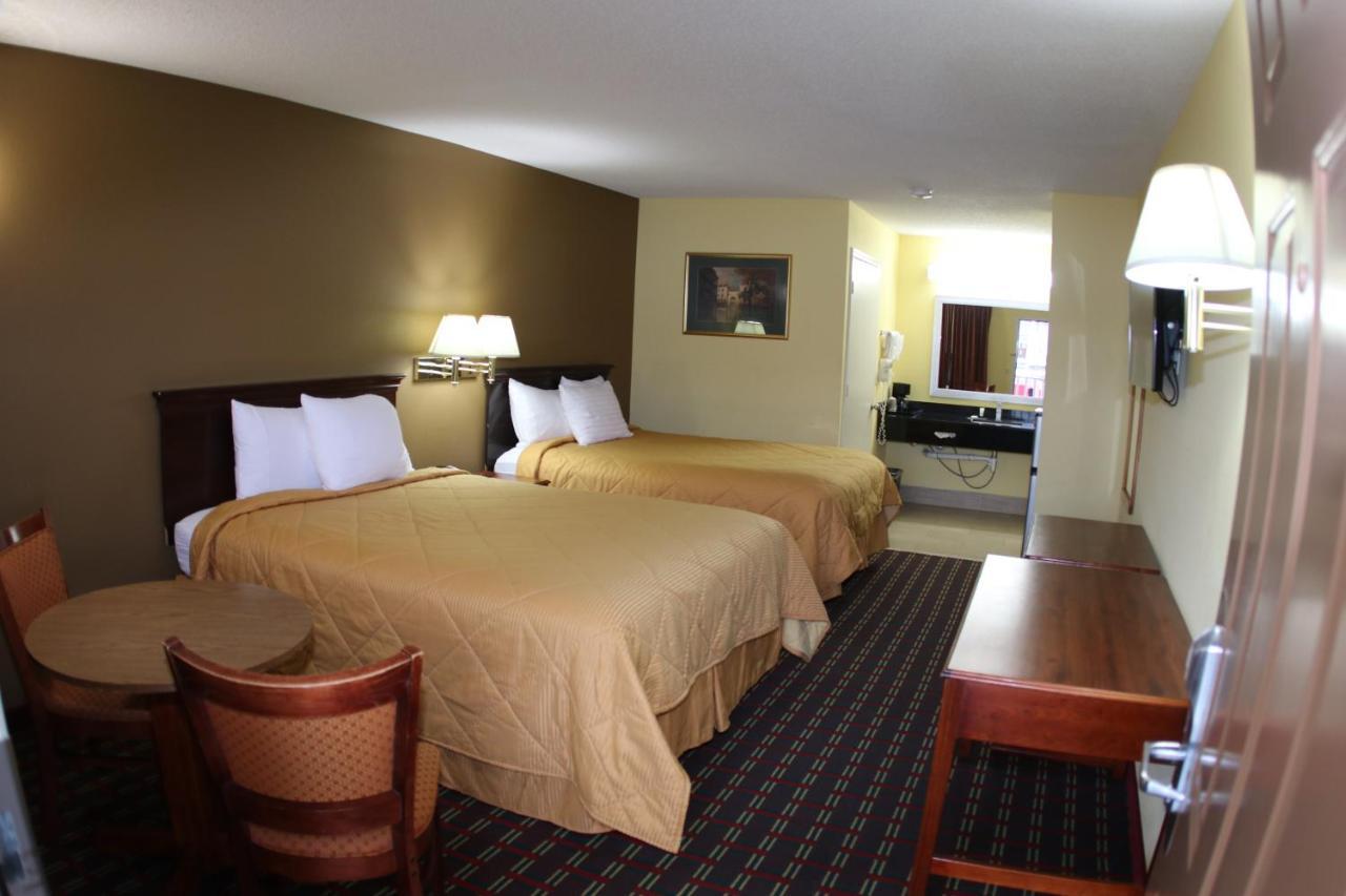 Loyalty Inn Hawkinsville Bagian luar foto