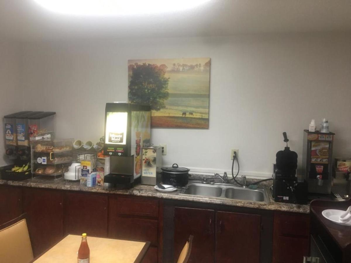Loyalty Inn Hawkinsville Bagian luar foto