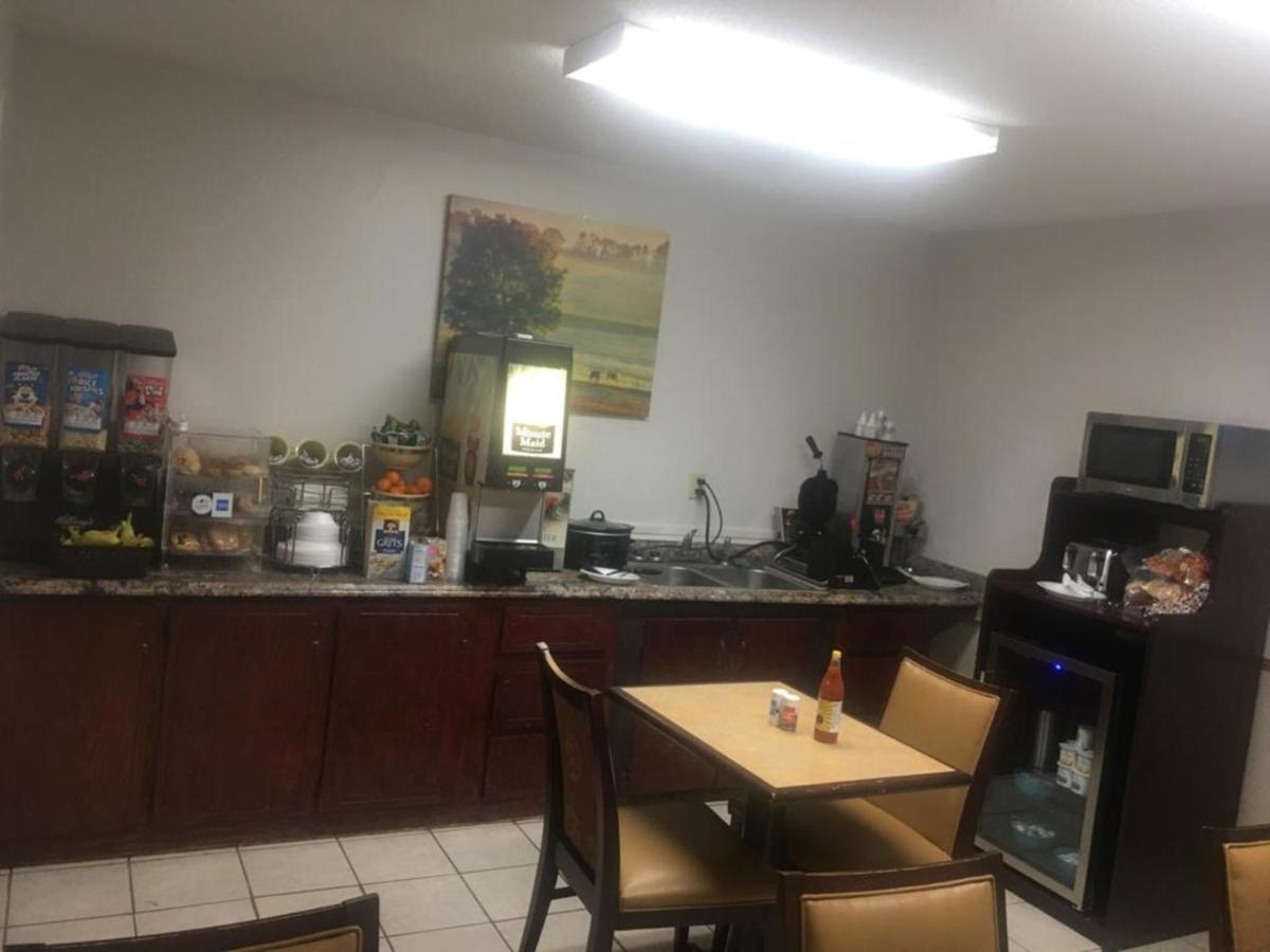 Loyalty Inn Hawkinsville Bagian luar foto