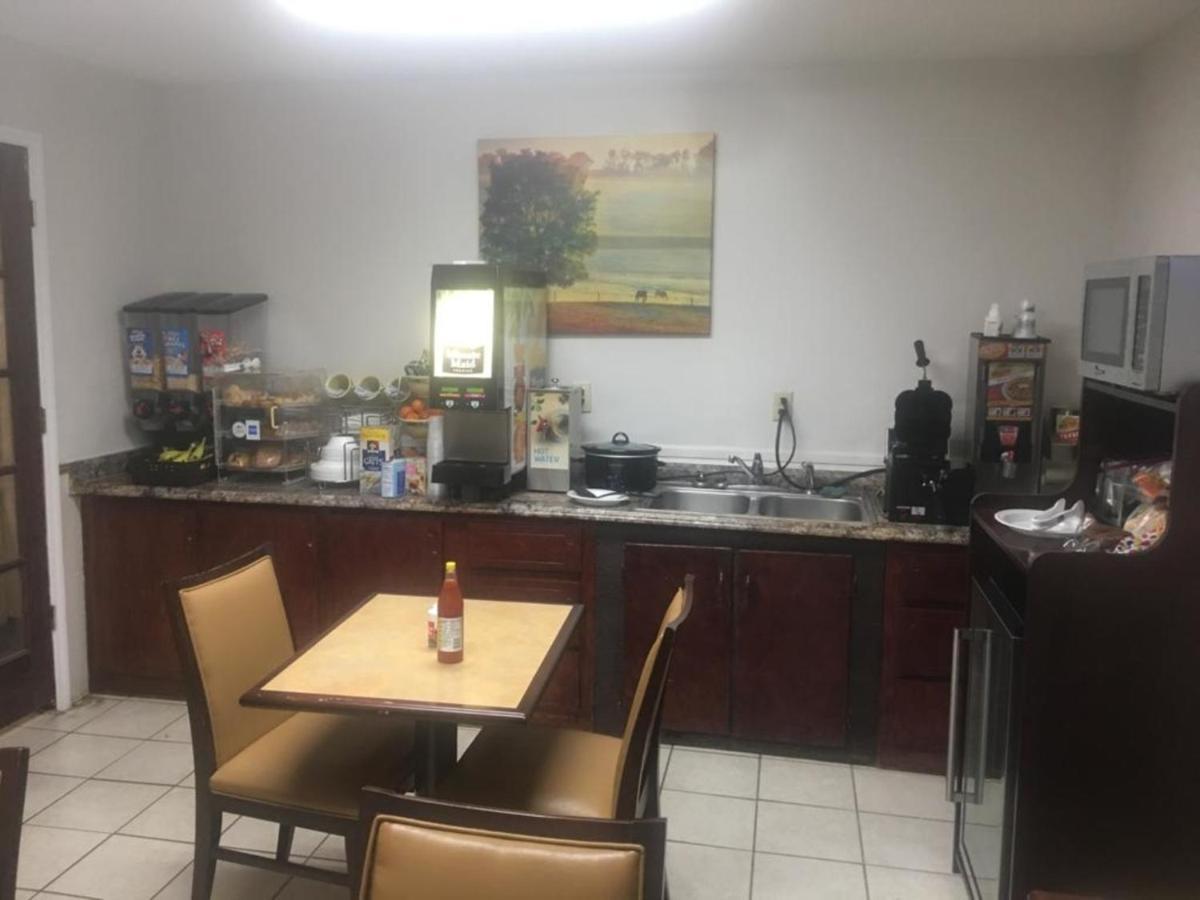 Loyalty Inn Hawkinsville Bagian luar foto